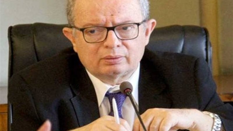 الدكتور حسين عيسى