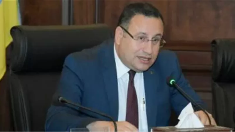 الدكتور عبد العزيز قنصوة 