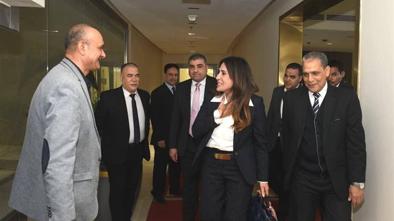 وزيرة الإسكان 