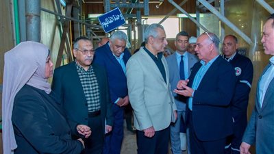 وزير الإنتاج الحربي يستهل أولى جولاته للشركات بـ«أبو زعبل للكيماويات المتخصصة»