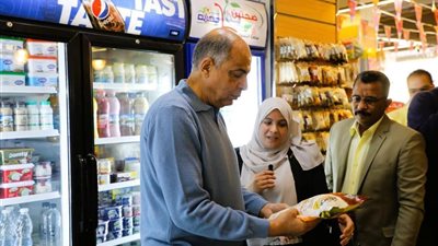 حتى 35% خصمًا.. محافظ المنيا يوسع «أهلاً رمضان» ويكثف الحملات على الأسواق