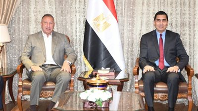 وزير الرياضة يستقبل مجلس إدارة الأهلي لتهنئة الخطيب بثقة القيادة السياسية