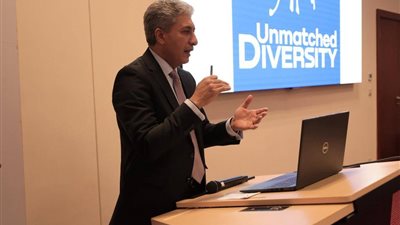 وزير السياحة والآثار يعقد اجتماعاً لمناقشة الاستراتيجية الترويجية للوزارة للعام المالي 2026- 2027