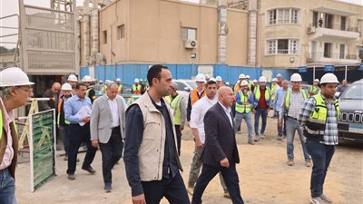 كسر في ماسورة مياه وهبوط أرضي بجوار أحد العقارات بمنطقة مصر القديمة