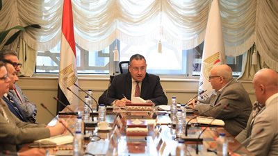 وزير التعليم العالي يتابع إنشاء الفرع الدولي لجامعة رووان الأمريكية بمصر