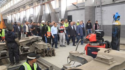 الوزير يتفقد ورش السكك الحديدية ويؤكد: لا خروج لأي قطار قبل التأكد من سلامته الفنية