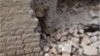 حائط يسقط وشرفة تهوي.. يوم مأساوي ينهي حياة عامل ومسِن بالجيزة