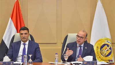 لا حوافز دون مستهدفات.. تفاصيل اجتماع وزيرا الاستثمار والصناعة مع المجالس التصديرية
