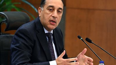 رئيس الوزراء يوجّه بصرف مساعدات عاجلة لأسر ضحايا حادث بورسعيد