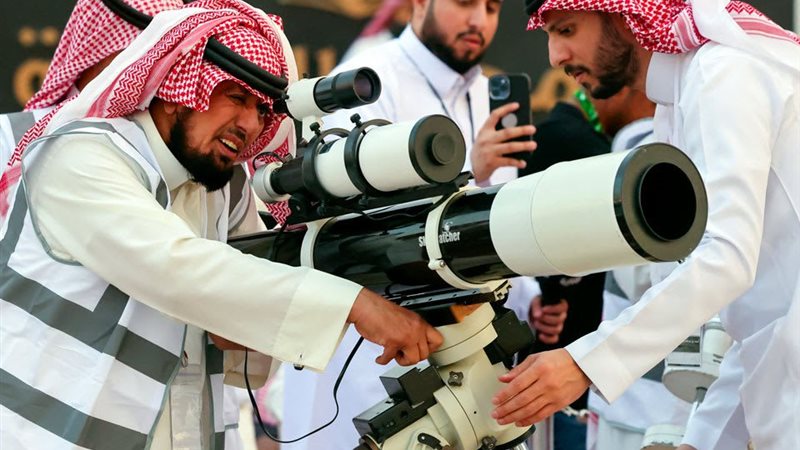 تحري هلال شهر رمضان