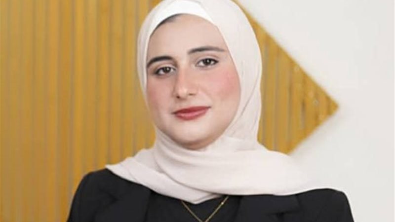 الصحفية أسماء أبو