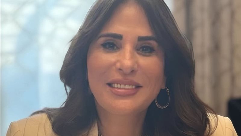 وزيرة الإسكان 