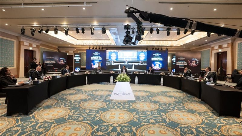 جانب من المائدة المستديرة