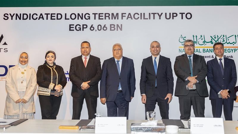 جانب من التوقيع