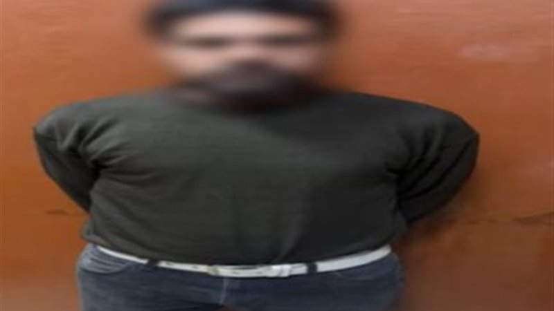 القبض على منادي سيارات له معلومات جنائية