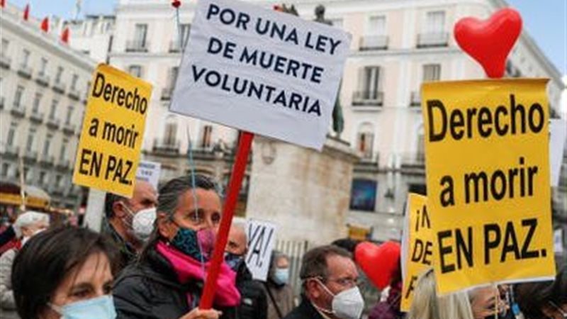 الموت الرحيم يشعل