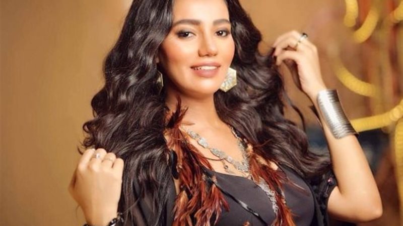 الفنانة سمية درويش