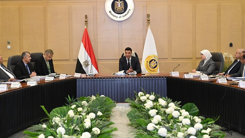 وزير الصناعة