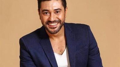 «مسوخ ومحسوبية».. محمد عز يفتح النار على دخلاء الوسط الفني 