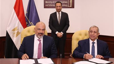 شراكة تربط التعليم بالصناعة.. وزير الاتصالات يشهد توقيع اتفاقية معامل الاتصالات المتقدمة
