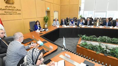 وزيرة الإسكان تتابع الموقف التنفيذي لمشروع 