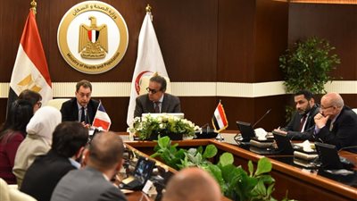 وزير الصحة يبحث مع سفير فرنسا دعم علاج أورام غزة بـ«جوستاف روسي»