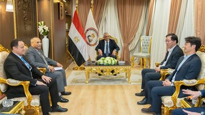 وزير الدولة للإنتاج الحربي يستقبل وفد شركة 