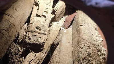 العثور على توابيت ملونة وبرديات نادرة من عصر الانتقال الثالث بالقرنة في الأقصر