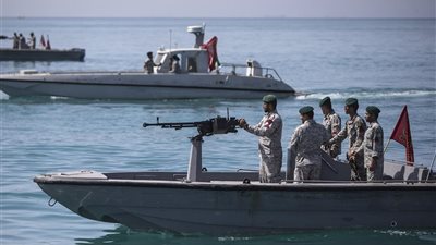 إعلام: توقف حركة السفن في مضيق هرمز وسط الضربات الأمريكية والإسرائيلية على إيران