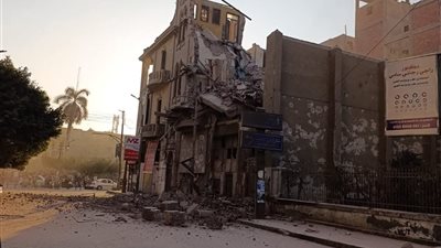 دون إصابات.. انهيار جزئي لعقار قديم في المنيا