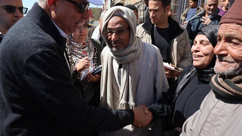 محافظ المنيا والمواطنين