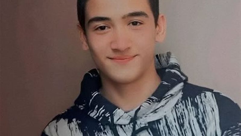 الشاب المتوفي أسفل