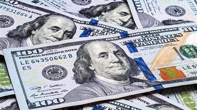 الدولار فوق 50 جنيهًا.. استقرار أم تحضير لموجة صعود صادمة؟