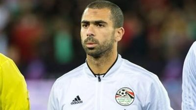 لماذا تنازل أحمد فتحي عن شارة قيادة المنتخب لمحمد صلاح؟ زوجته كانت السبب