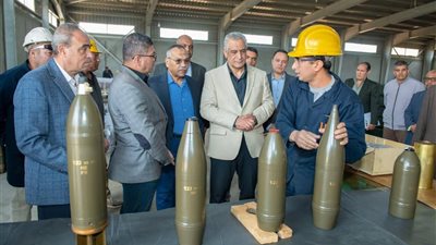 وزير الإنتاج الحربي يشدد على جودة المنتجات وخطط التطوير في شركات حلوان