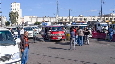 بعد شكاوى المواطنين.. محافظ الإسكندرية يبحث مطالب السائقين ويؤكد أولوية الخدمة