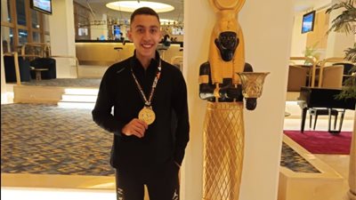 نور أشرف صبحي بطل كأس العالم للقوة البدنية المقامة بالقاهرة