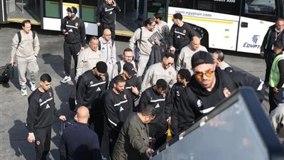 بعد حل أزمة الطائرة.. بعثة الأهلي تغادر القاهرة 