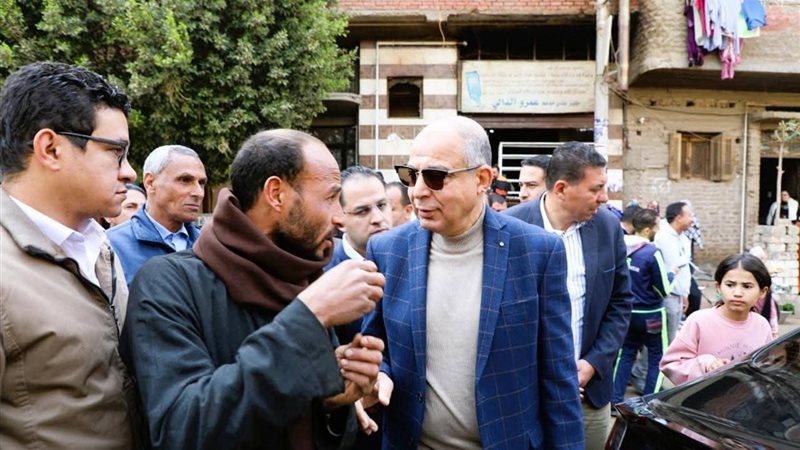 محافظ المنيا يستمع