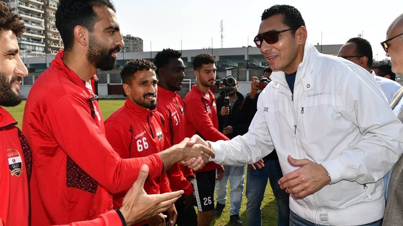 وزير الشباب والرياضة يتفقد النادي الأولمبي المصري