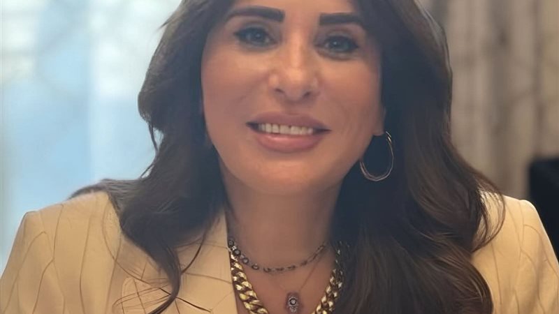 وزيرة الإسكان 