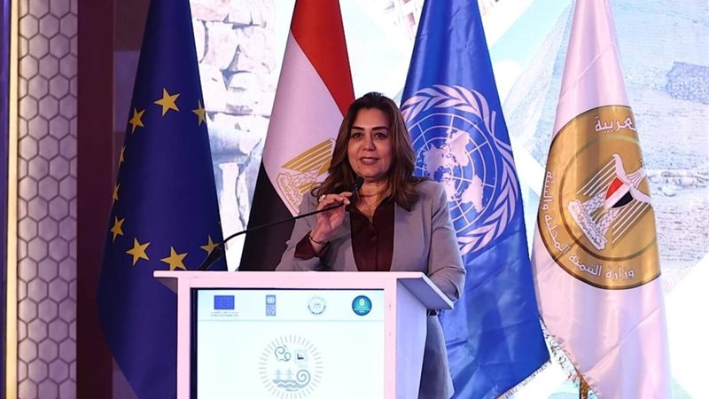  الدكتورة منال عوض