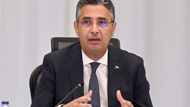 الدكتور شريف فاروق