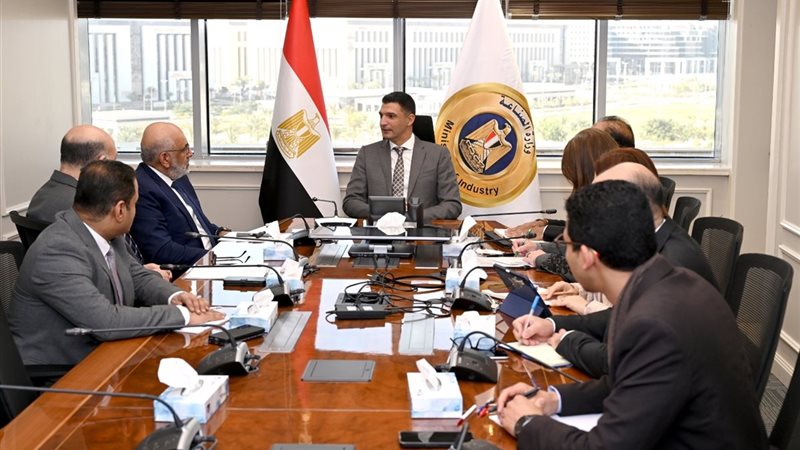 وزير الصناعة 