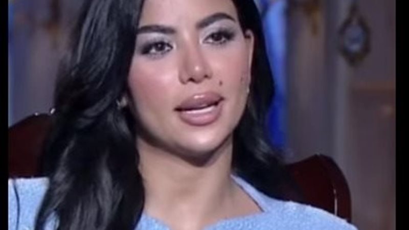 الفنانة كارولين عزمي