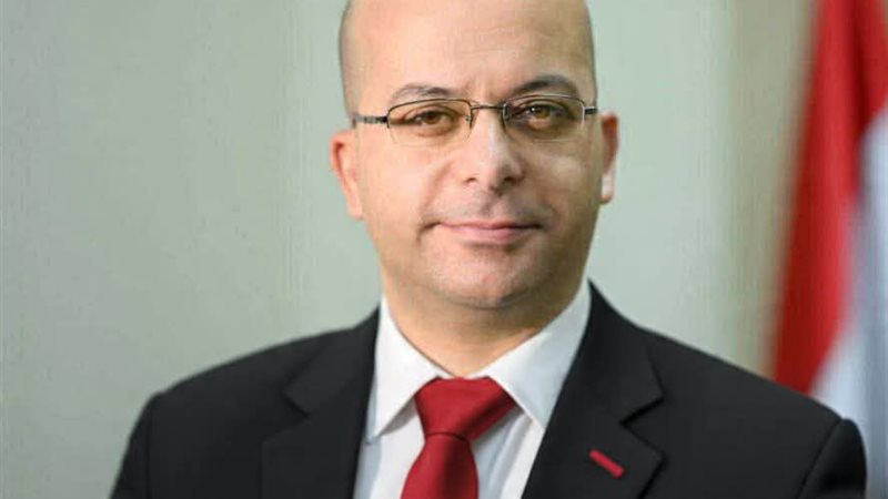 الكاتب الصحفي معتز