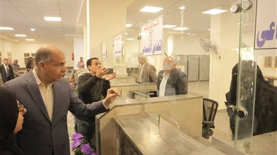ضمن حياة كريمة.. محافظ المنيا يتفقد مجمع الخدمات الحكومية بملوي