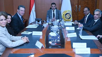 وزير الصناعة يؤكد أهمية التحول الأخضر ومواكبة آلية CBAM الأوروبية