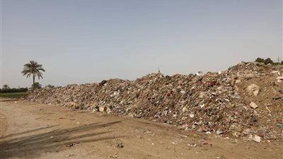 كدواني يوجه برفع القمامة المتراكمة لأكثر من 20 عامًا بقرية بني عبيد