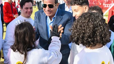 الرئيس السيسي خلال الاحتفال مع أسر الشهداء بعيد الفطر: ما تعيشه مصر اليوم من أمن واستقرار هو ثمرة تضحيات الشهداء والمصابين